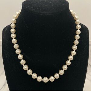 Elegant Faux Pearl Necklace with Gold Tone Clasp Classic Style